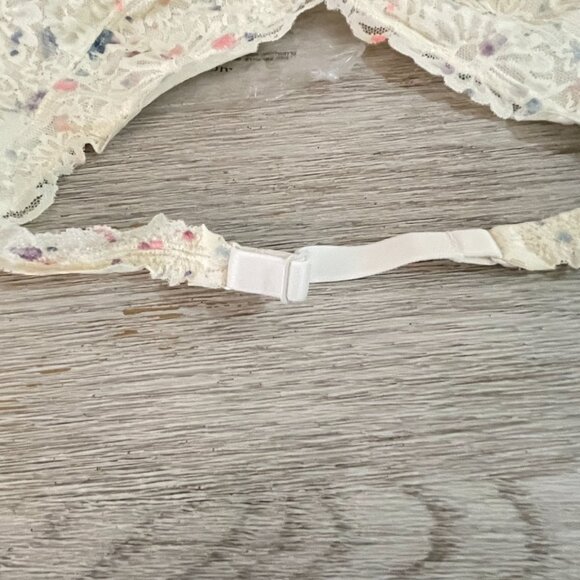 New Victoria's Secret Halter Bra Bralette Medium Ivory Lace Pink Blue Dot NWT - Picture 3 of 9